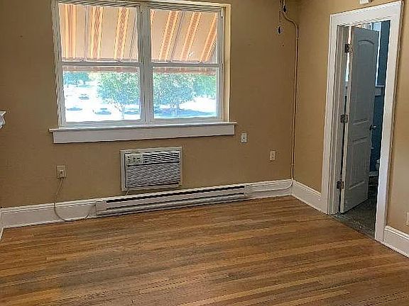 2nd image of 1039 Hamilton St APT 1