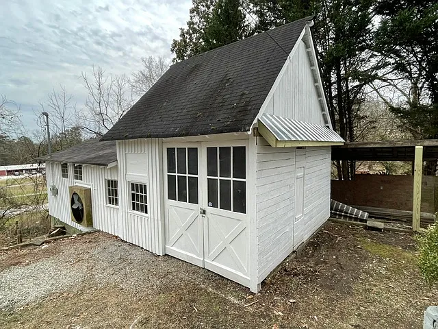 209 Claire St — Photo 4