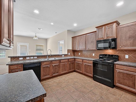 3rd image of 14911 Riverside Dr