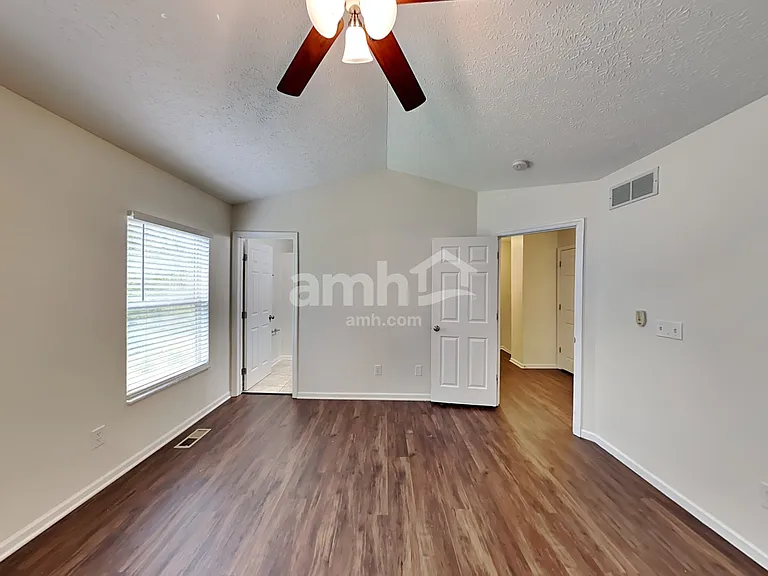 640 Norfolk Sq S — Photo 10