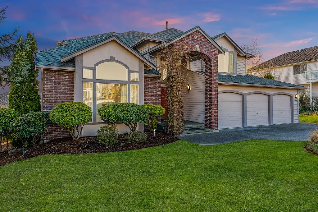 5016 Orca Dr NE photo 1
