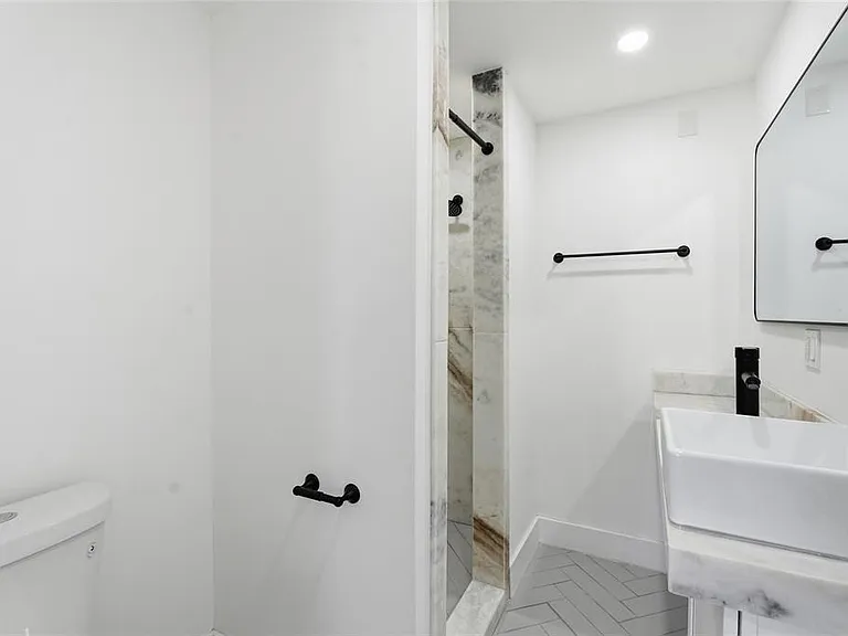 326 6th Ave N #101 — Photo 10