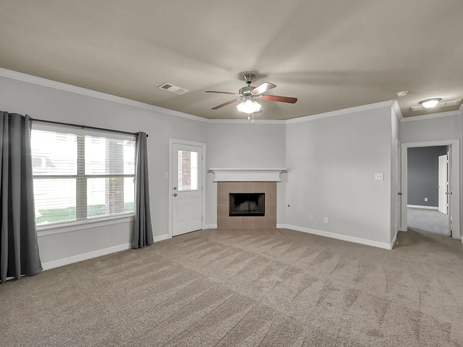 4 bed, 2.5 bath, 2906 sqft, $2,800 — Photo 4