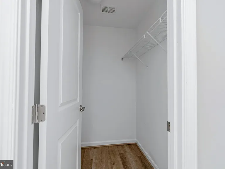 8647 Rosecrans Ln — Photo 31
