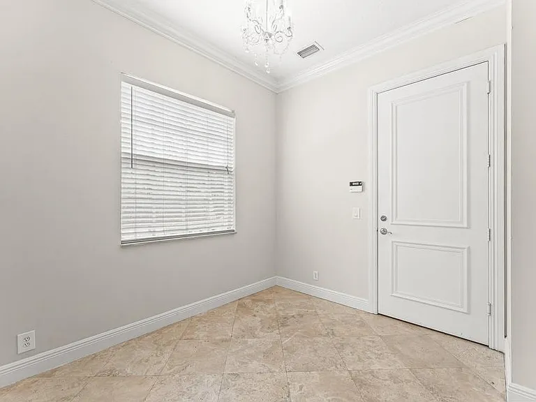 210 NE 69th Cir — Photo 8