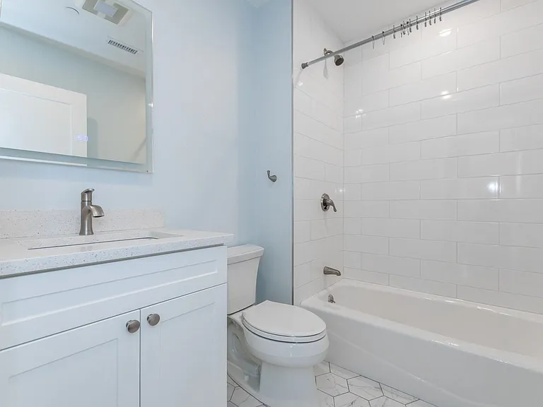 210 Adams St #3 — Photo 14