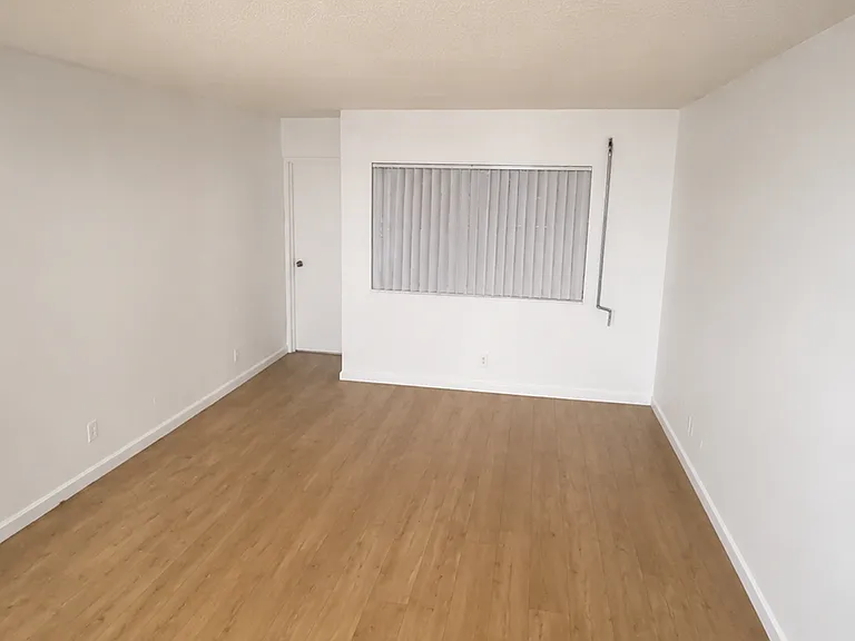240 Lakeview Dr #306 — Photo 8