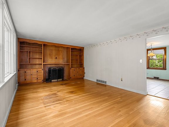 4th image of 18 Iverson Rd