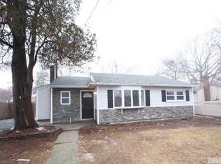 76 Washington Ave, West Sayville, NY 11796