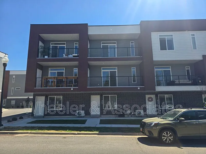 442 E Depot St