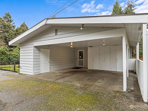 4th image of 255 NW Alder Court