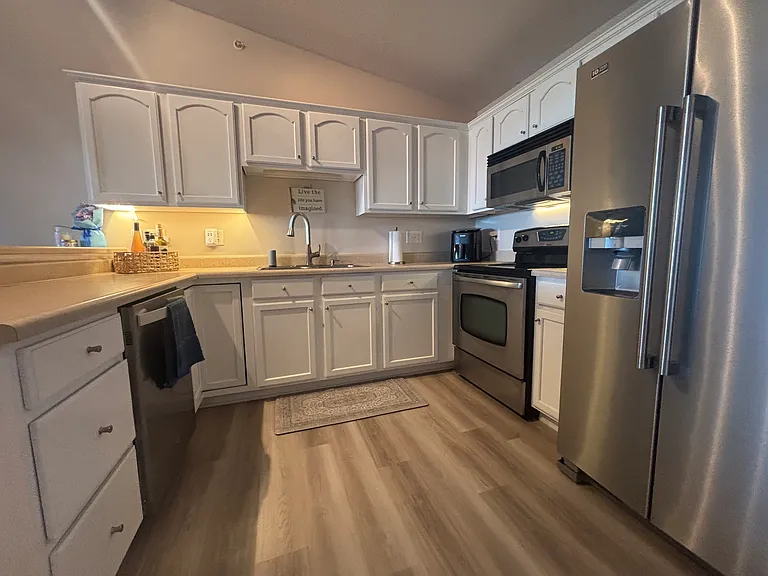 460 Bradley Pl #9 — Photo 2