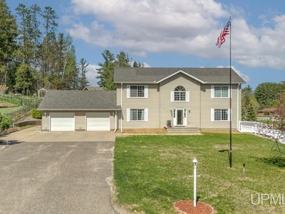 1000 N Evergreen Dr, Iron Mountain, MI, 49801