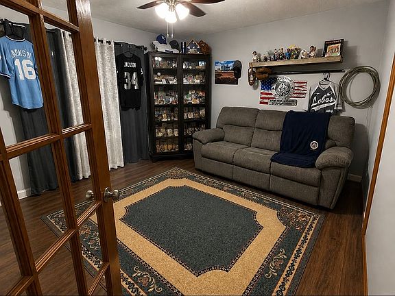 4th image of 511 W Main St