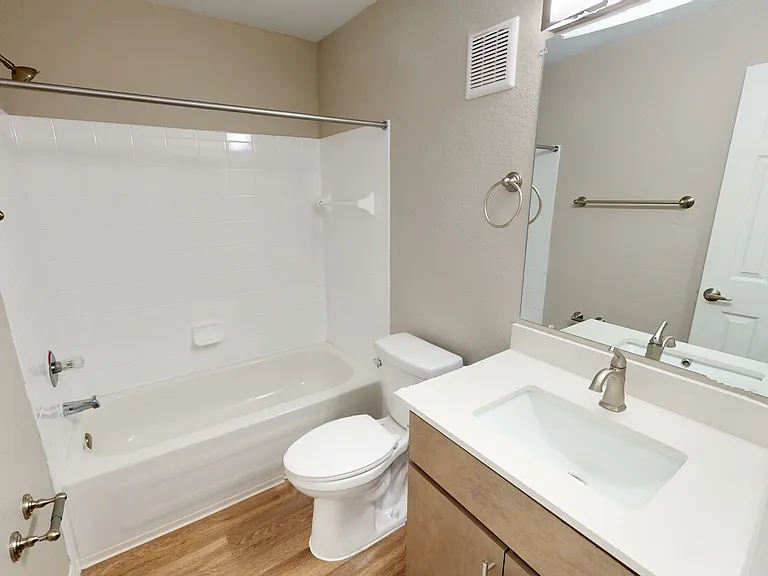 Harbortown — Photo 132