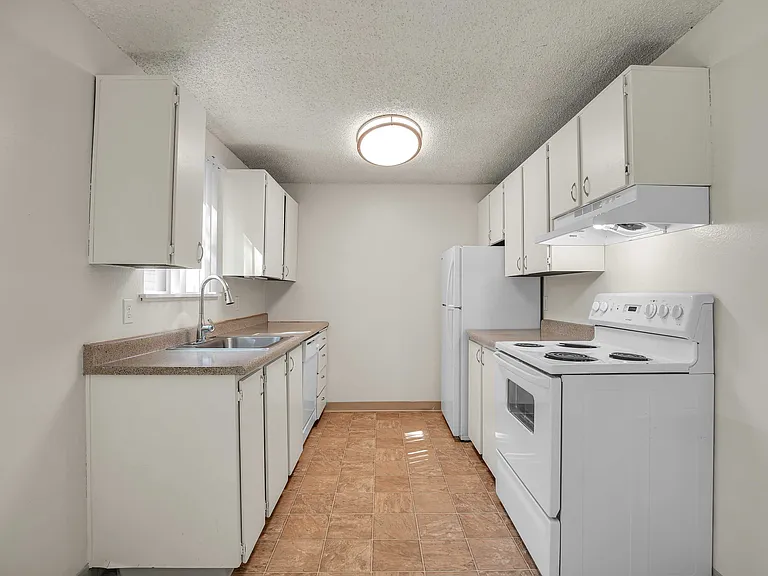 Riverview Apartments — Photo 10