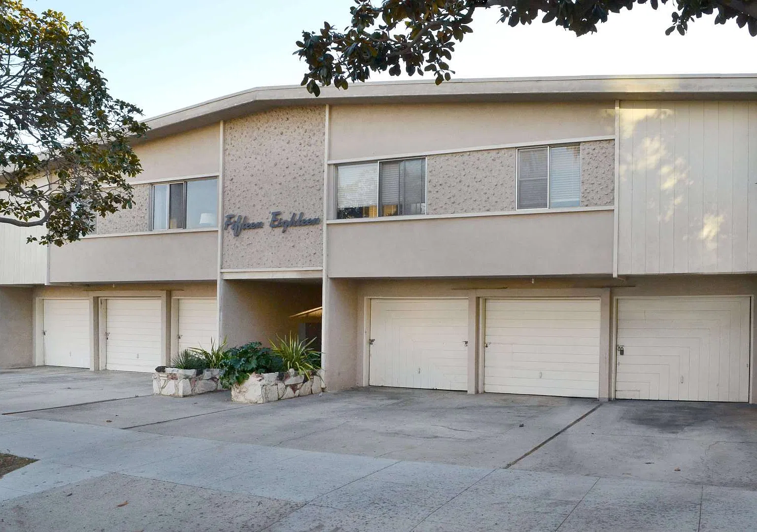 Bay Cities Apartments — Photo 1