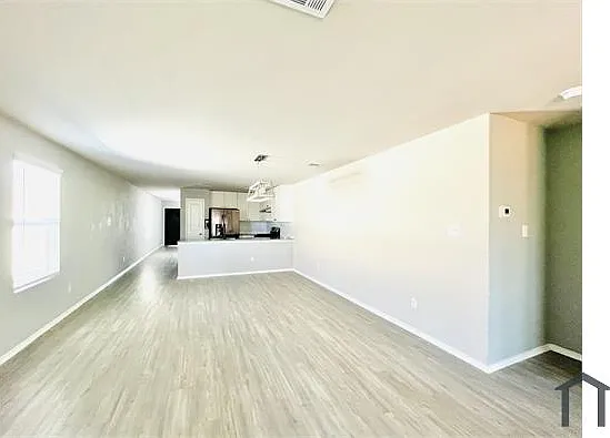 4 bed, 1616 sqft, $2,200 — Photo 2