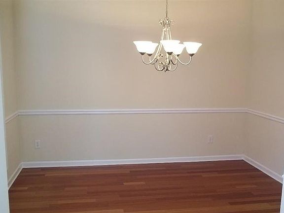 4th image of 220 Yardsley Dr