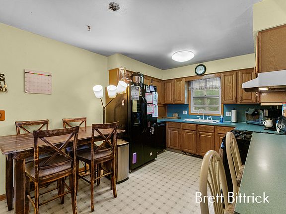 5th image of 1094 59th St SE