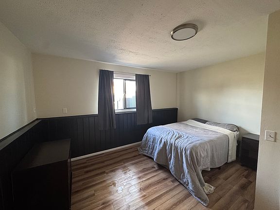3rd image of 914 Jeanette Pl