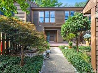 12 Hickory Hollow Ct, Edison, NJ