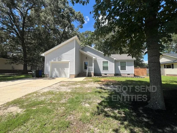 7108 Calamar Dr, Fayetteville, NC 28314
