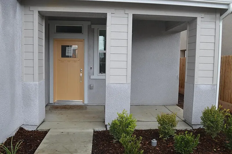 5 bed, 3.0 bath, 2504 sqft, $2,600 — Photo 4