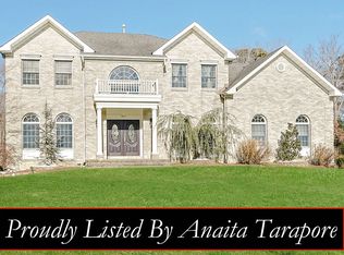 304 Valley View Cir, Freehold, NJ 07728