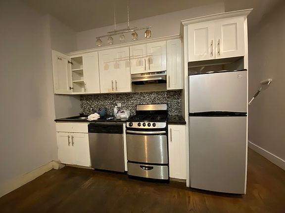 5th image of 600 Lincoln Pl #B1