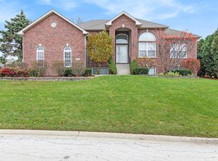 104 N Buckingham Dr, Sugar Grove, IL 60554