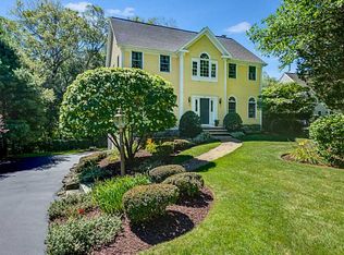 31 Aspen Ln, Smithfield, RI 02828