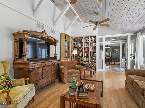 5th image of 2753 Holly Ridge Cir