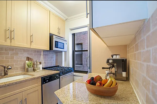 Rented by Stonehenge NYC LLC | media 4