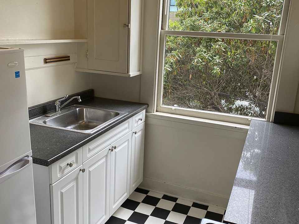 1st image of 401 Steiner St #6