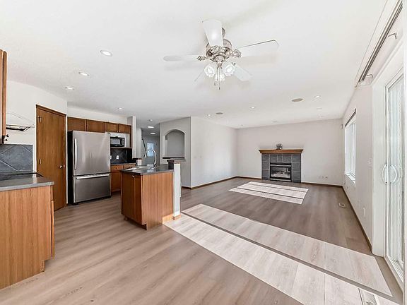 3rd image of 434 Saddlecreek Way NE