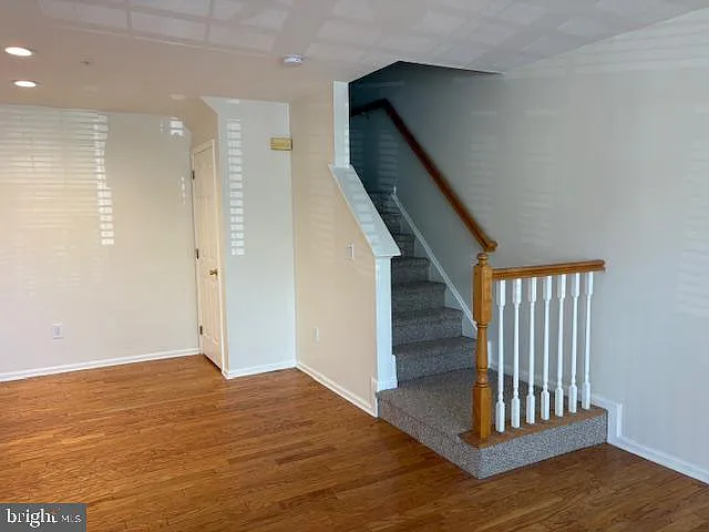 2403 Beacon Hl — Photo 3