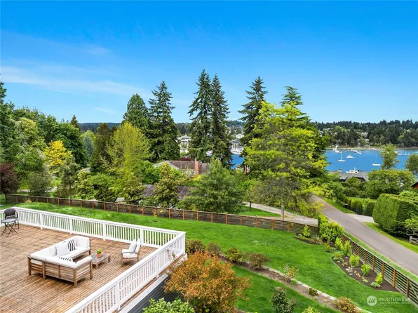 6024 Rose Loop NE, Bainbridge Island, WA 98110