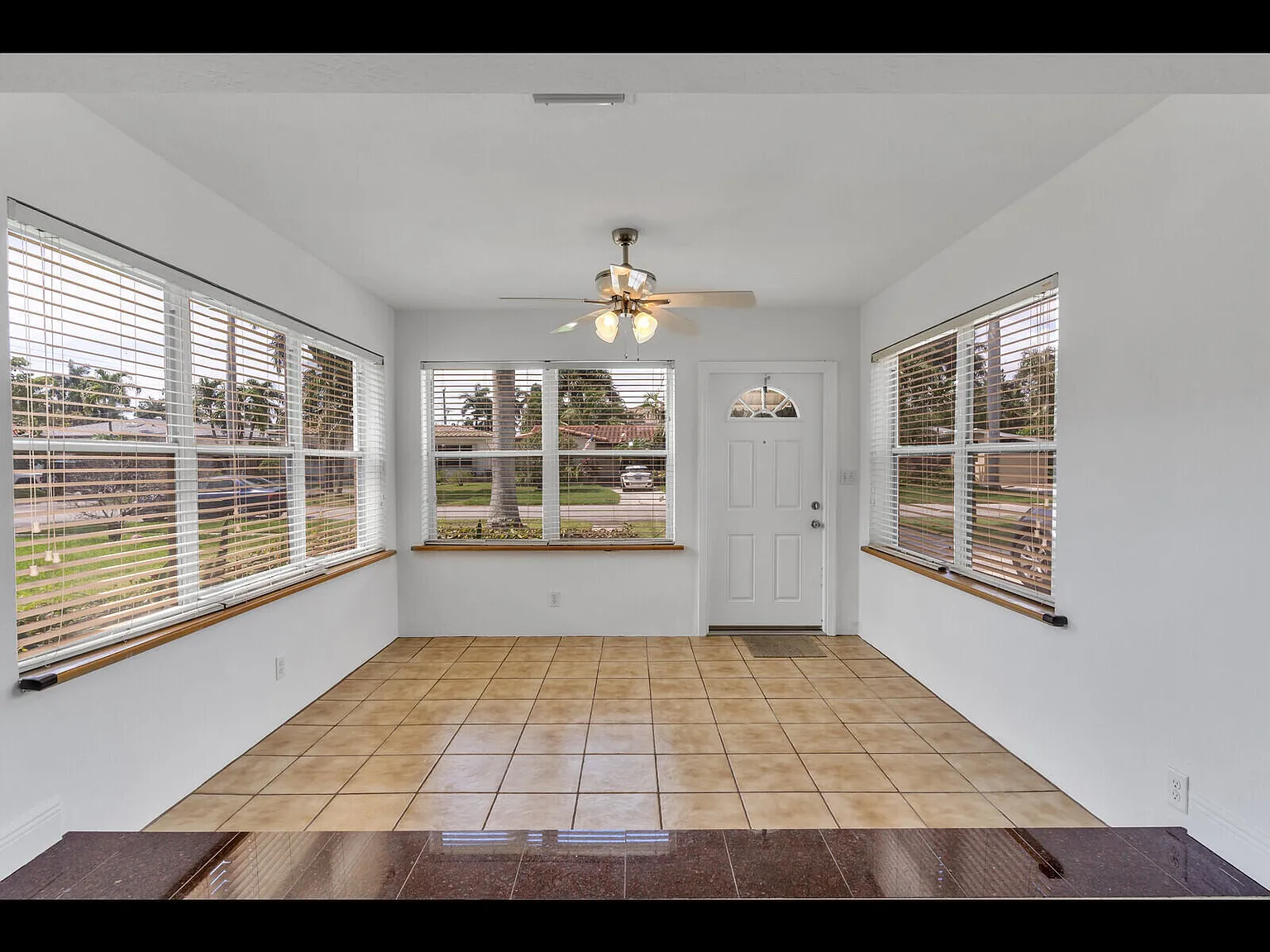 3 bed, 2.0 bath, 1638 sqft, $3,900 — Photo 3