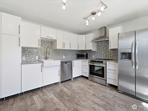5th image of 330 W Highland Avenue