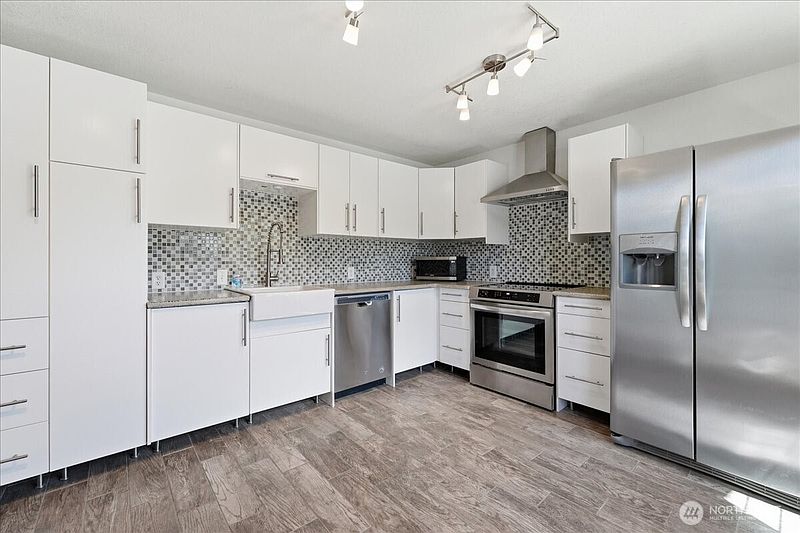 5th image of 330 W Highland Avenue