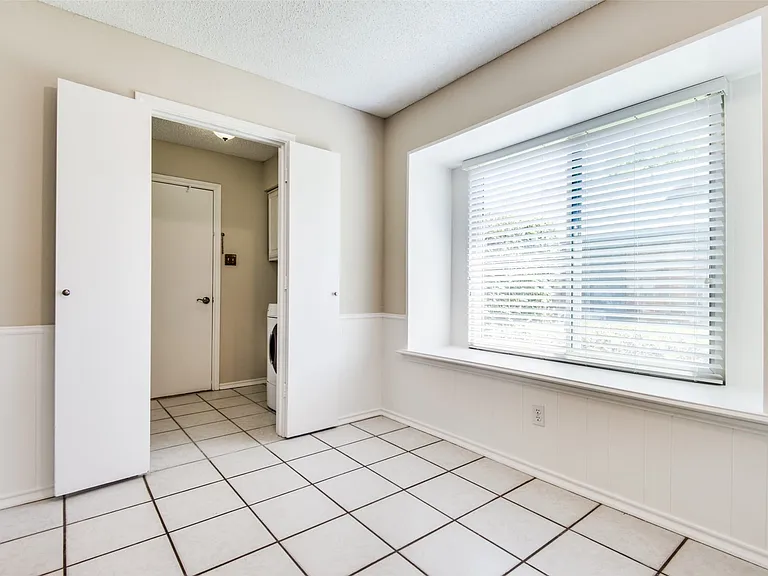310 Barclay Ave — Photo 16