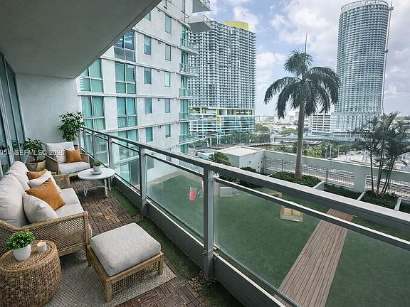 4th image of 92 SW 3rd St APT 1408