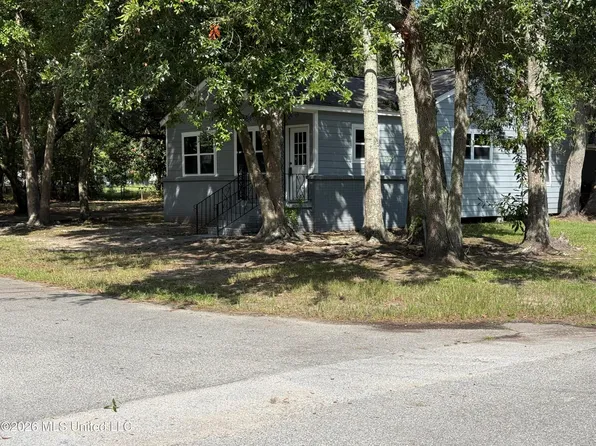 1811 Wilson Ave, Pascagoula, MS 39567