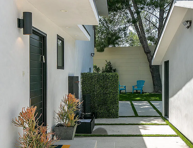 2149 Estes Rd — Photo 2