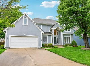 1116 SW Crossing Dr, Lees Summit, MO 64081