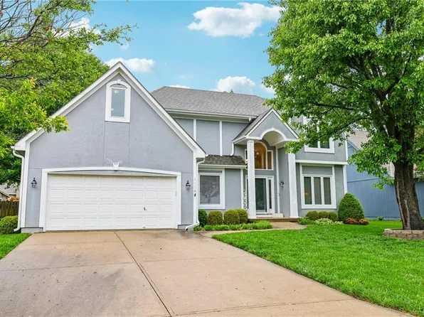 1116 SW Crossing Dr, Lees Summit, MO 64081