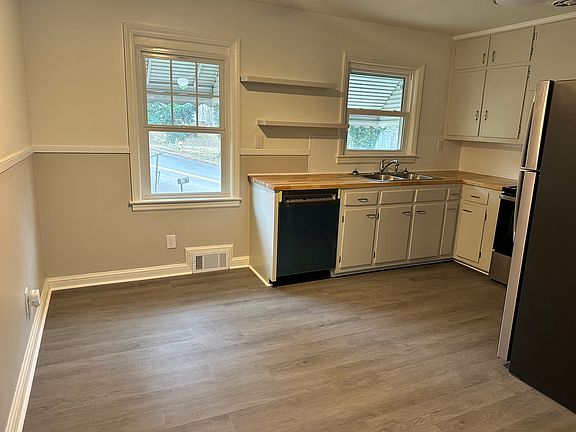 4th image of 735 Smith St