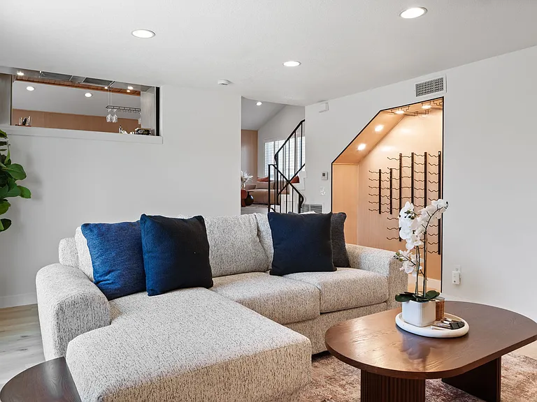 12246 Janet St — Photo 3