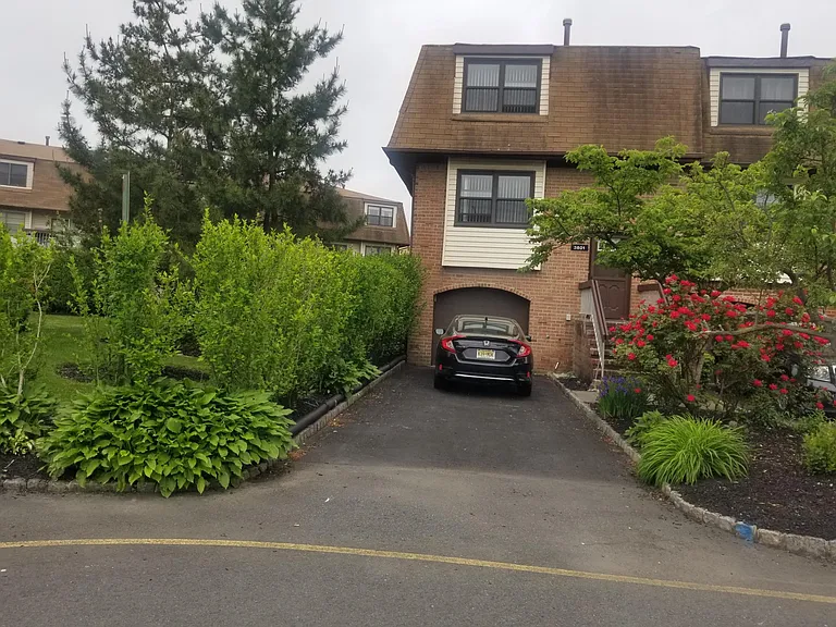3801 N Oaks Blvd — Photo 41